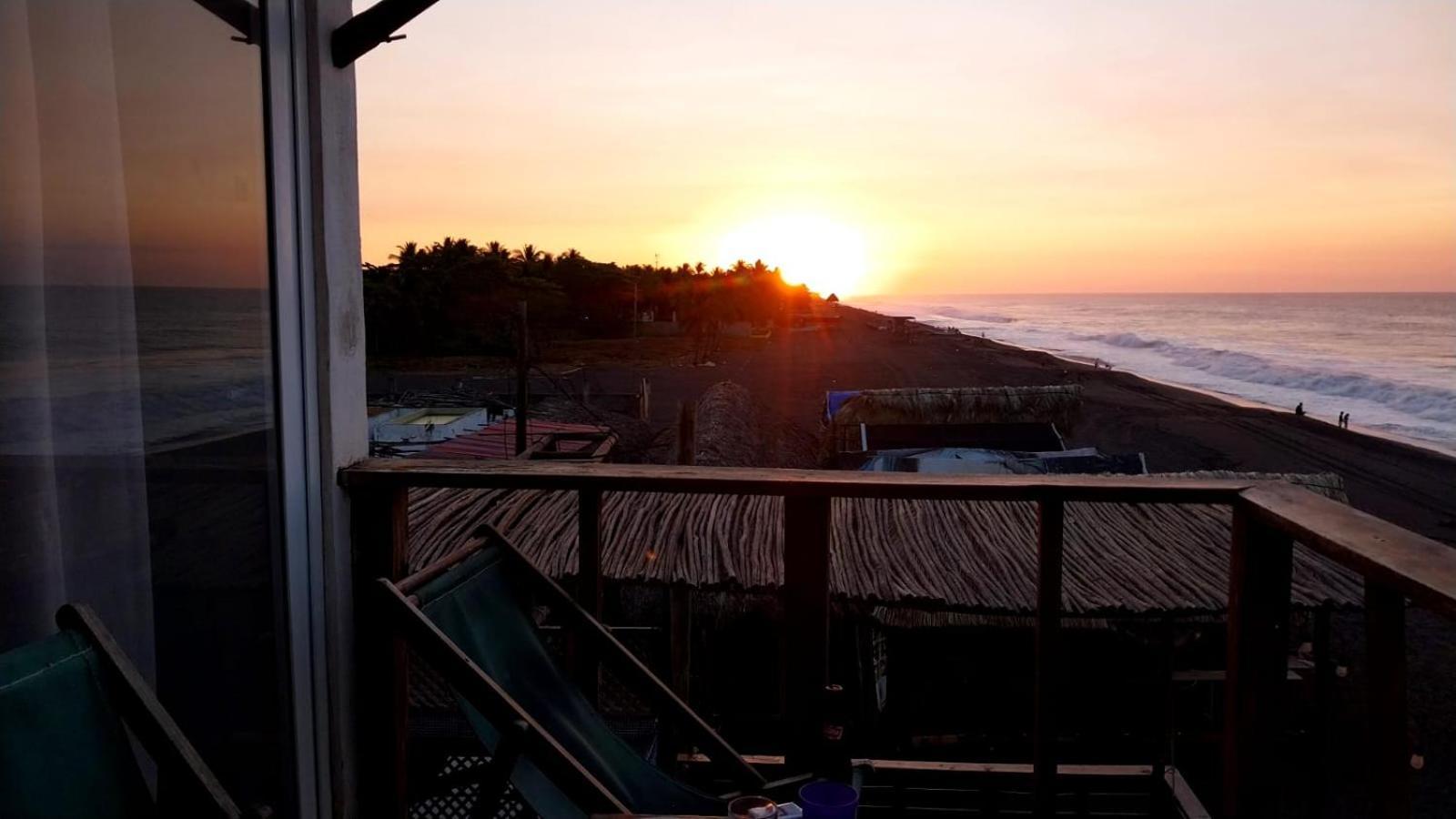Black Sand Beachhouse Monterrico Exterior foto